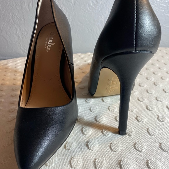 NWOT CHARLES by Charles David Womens Pact Smooth Pointed Toe Stiletto - Picture 4 of 16